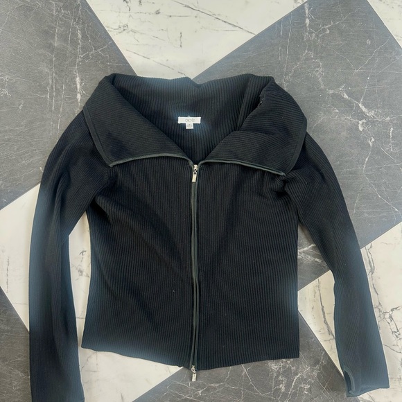 Cache Sweater - Picture 1 of 4